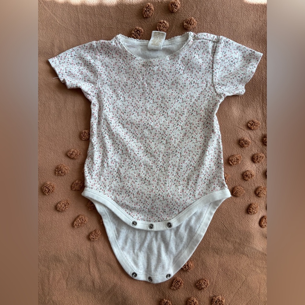 Baby Gap White Floral Short-Sleeve Onesie